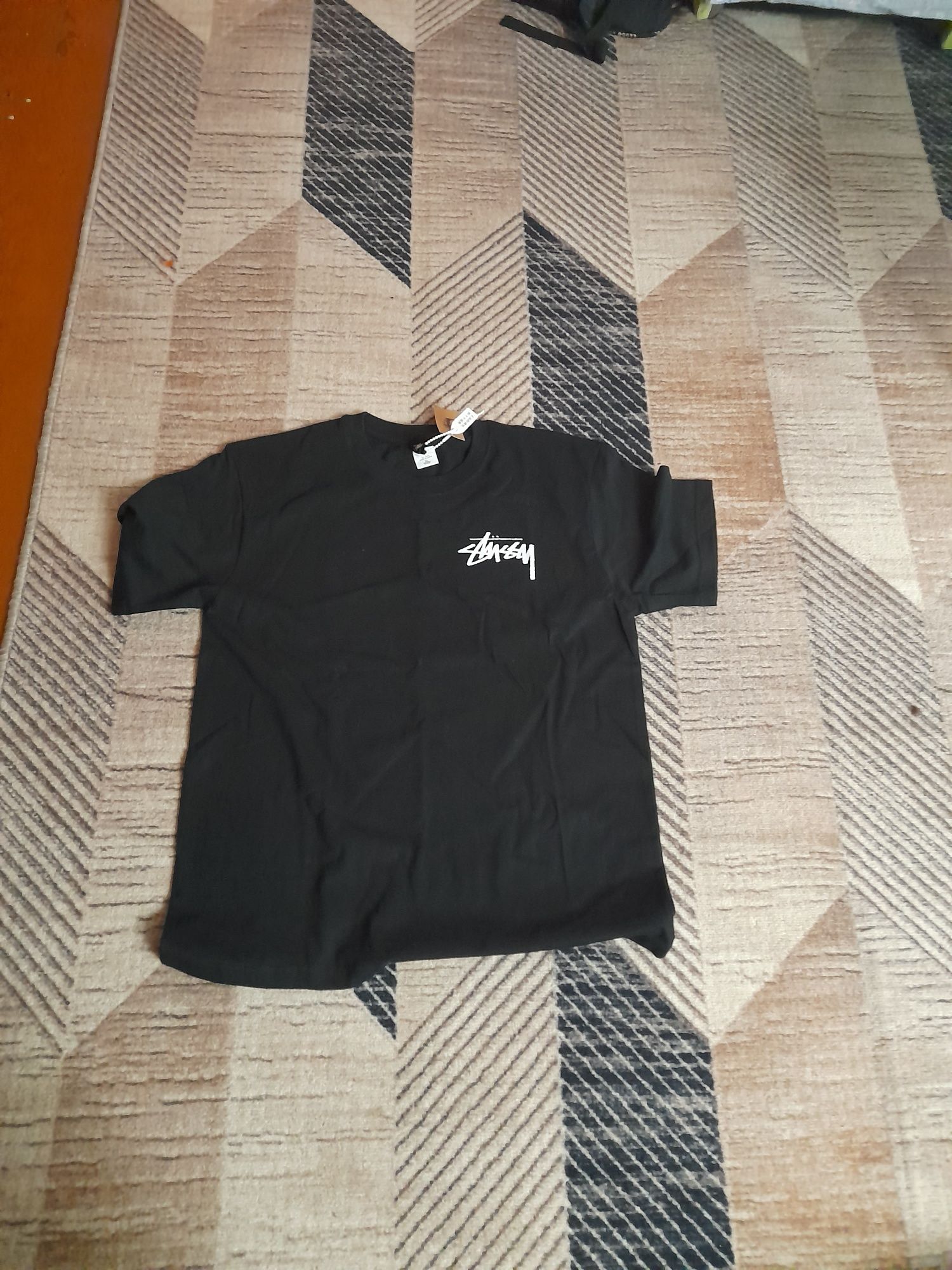 Продам футболку stussy