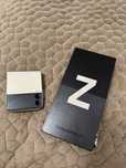 Продам Samsung Galaxy Z Flip3