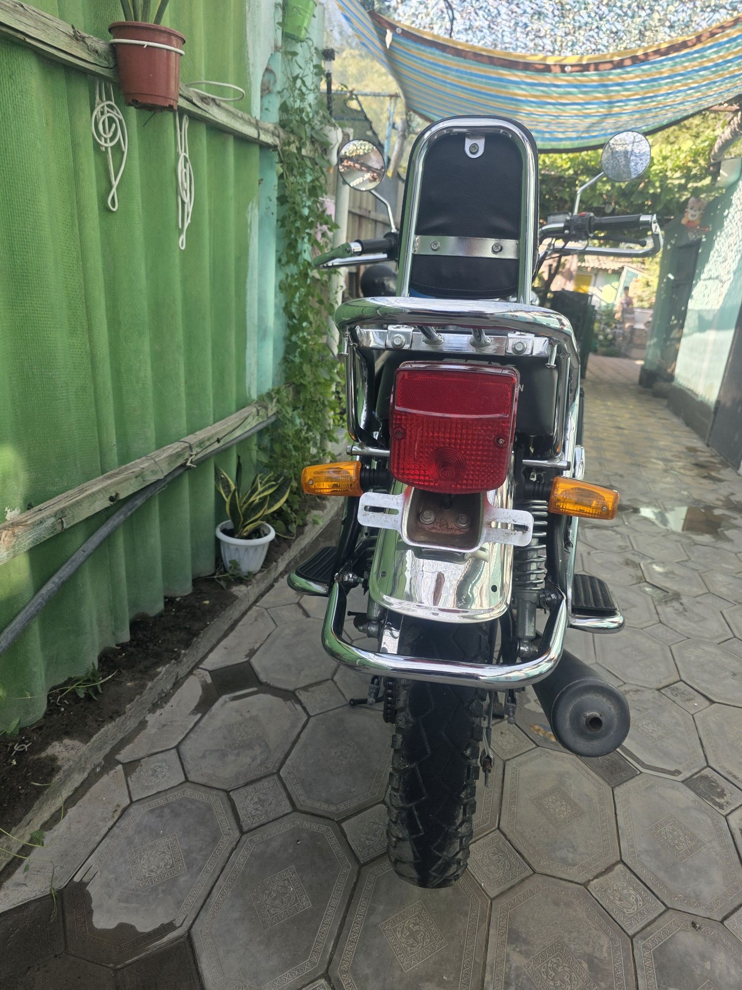 Продаётся Мотоцикл SUZUKI GS-200 черный