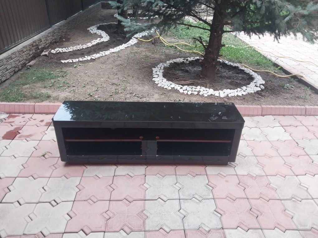 Тумбочка для гостиный