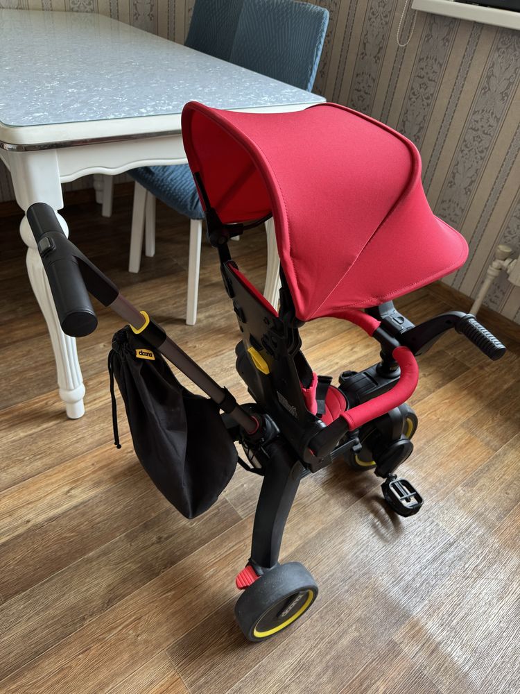 Продам Трёхколёсный велосипед Doona Liki Trike S3 красный