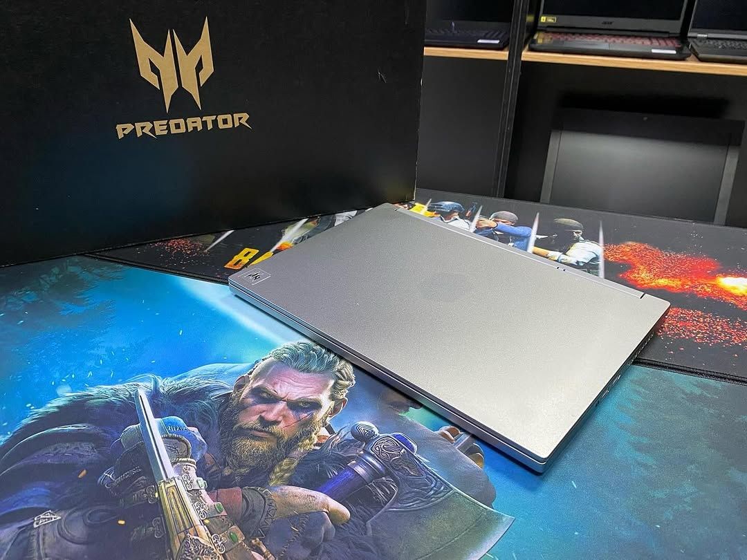 Маленький Топовый Ноутбук Acer Predator Triton 300 SE