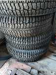 Продам резину на ниву размер 205\70\R16\