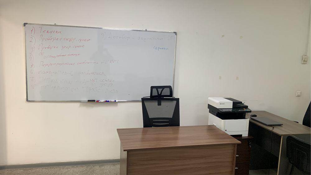 ПРОДАМ Столы  тумбочки под офис