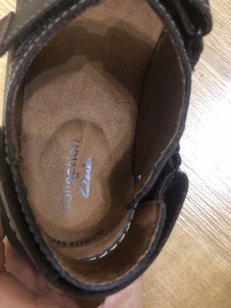 Продаю Clarks кожаные новые мужские сандалии