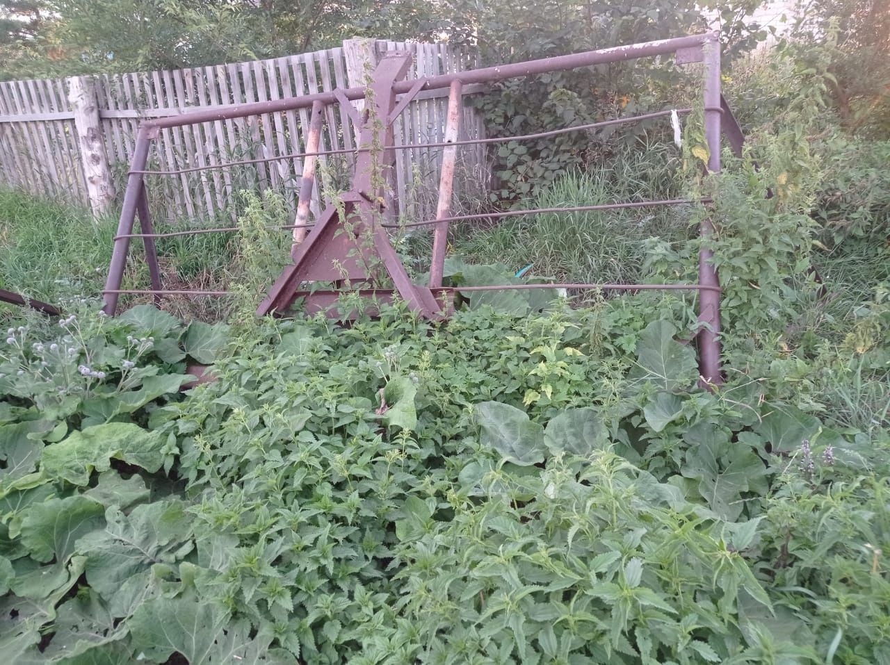 Продам трактор Т 40   с ковшом, вилами.