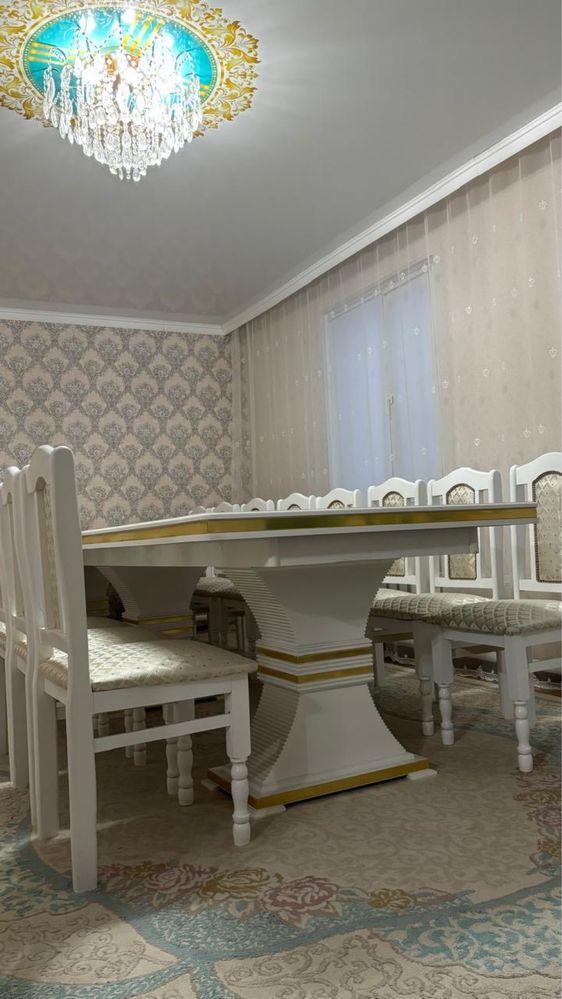 Продаеться стол без стулья