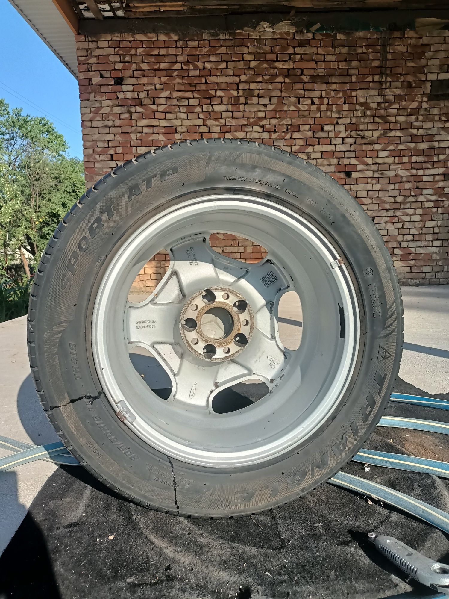 Диск с покрышкой 205/60  R16