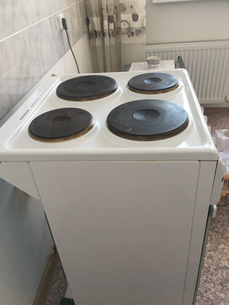 Продам электрическую плиту De Luxe 35 000