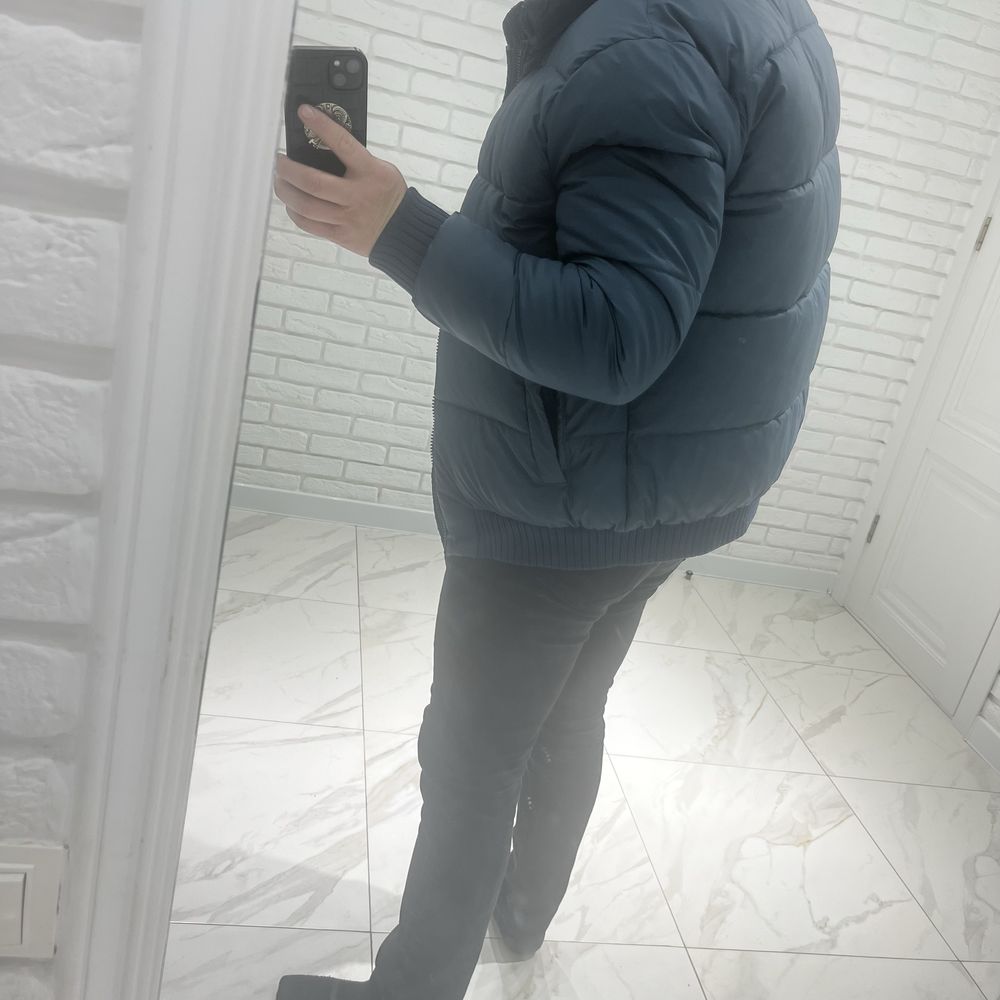 Продам зимнию куртку новый размер 54