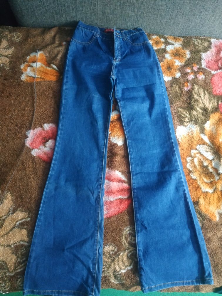 Продам джинсы фирменные