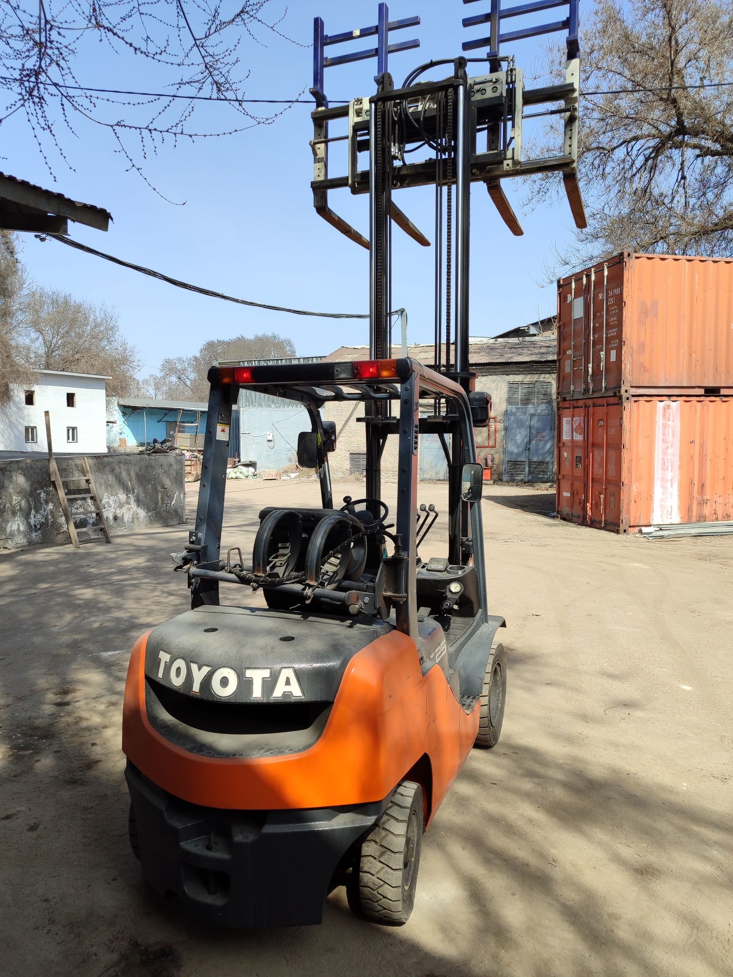 TOYOTA 8FGL25 Японский вилочный погрузчик 2,5 тонник