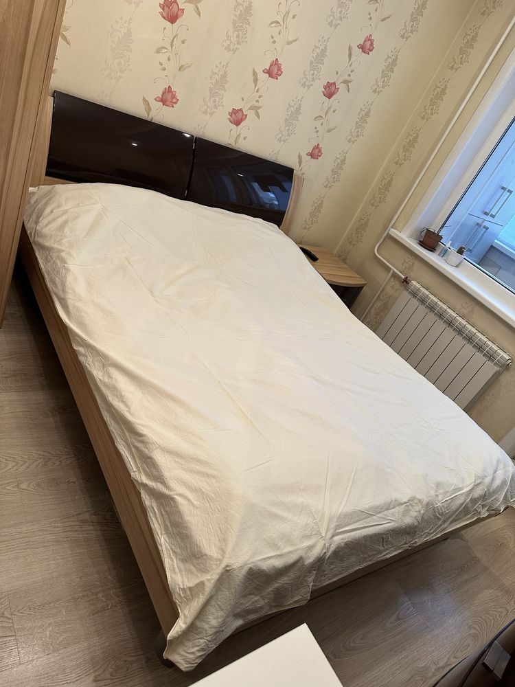 Продаю спальный гарнитур