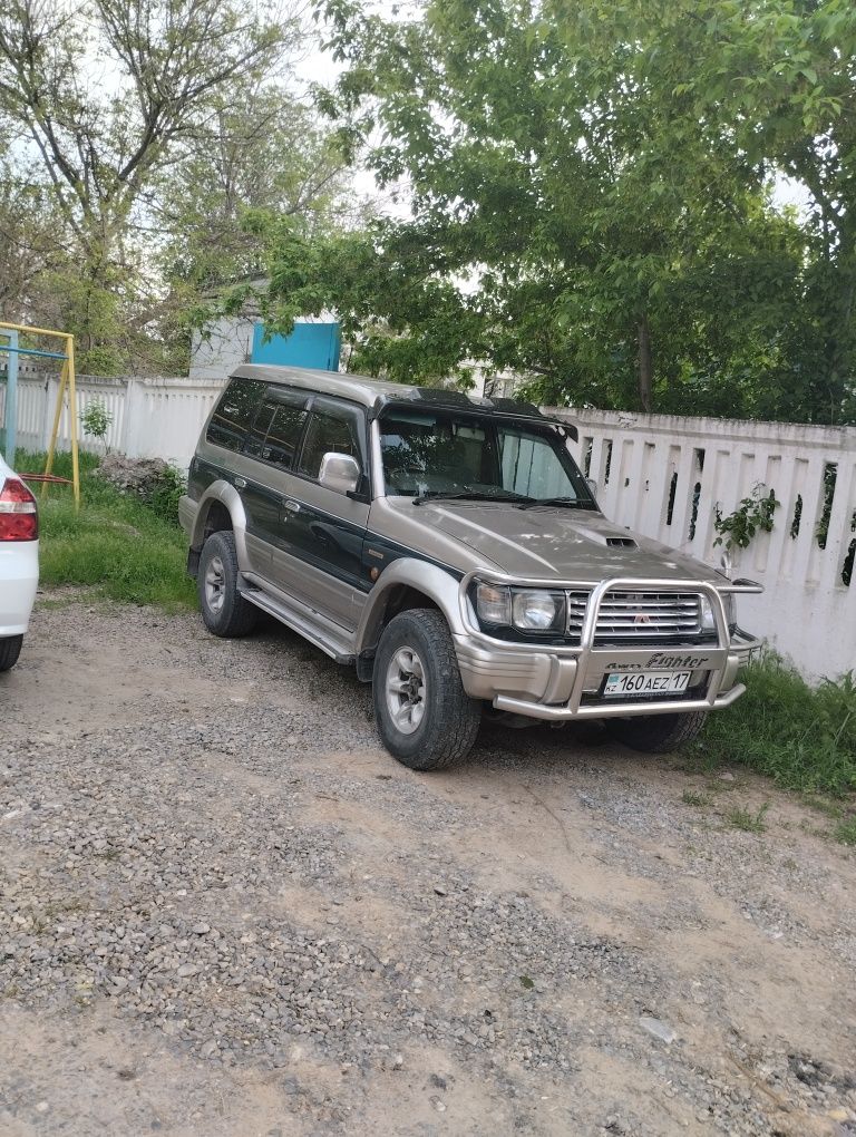 Мицубиси Паджеро-2