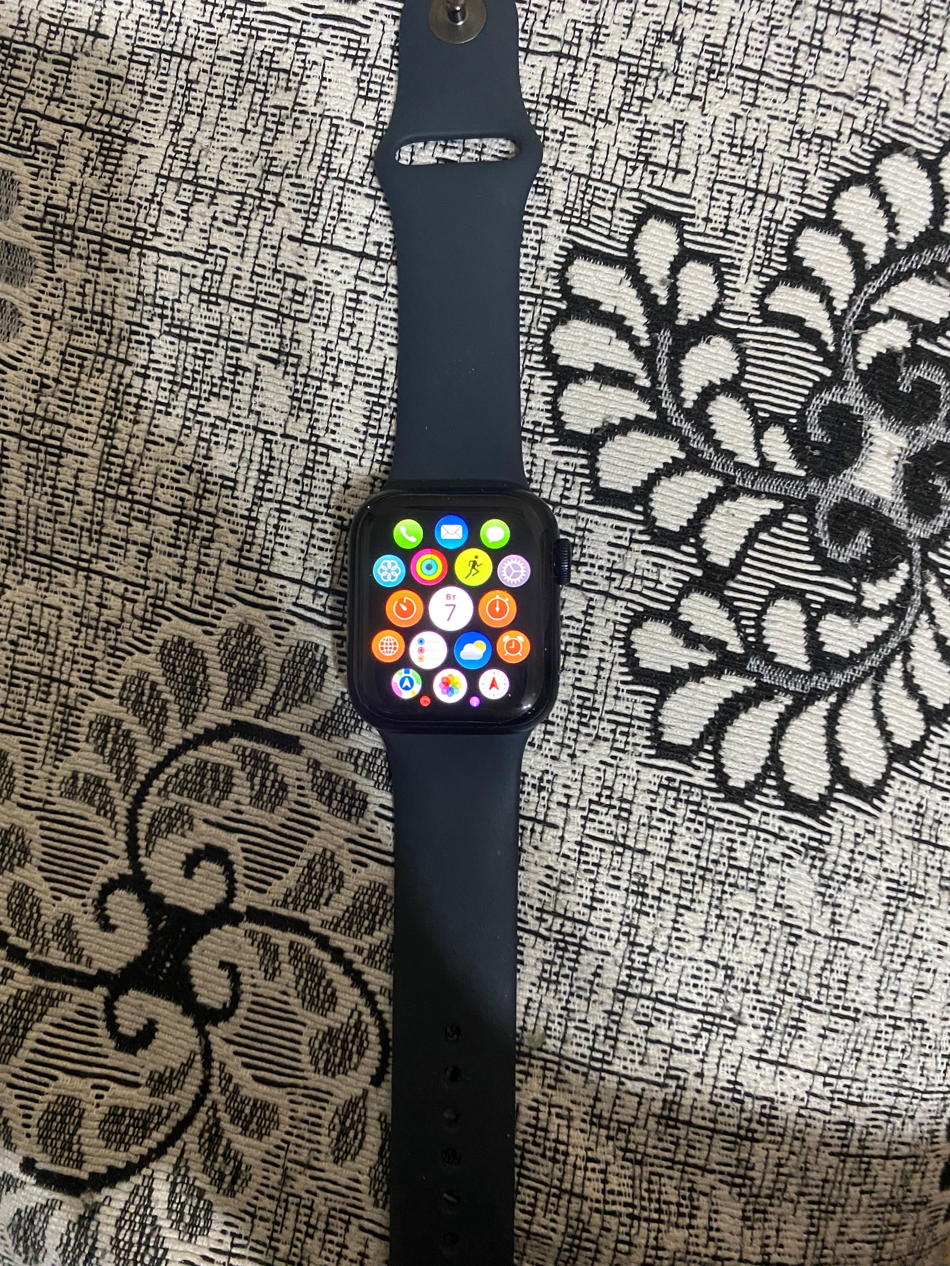 Продам Apple Watch se2 gen 2023 года 40 мм