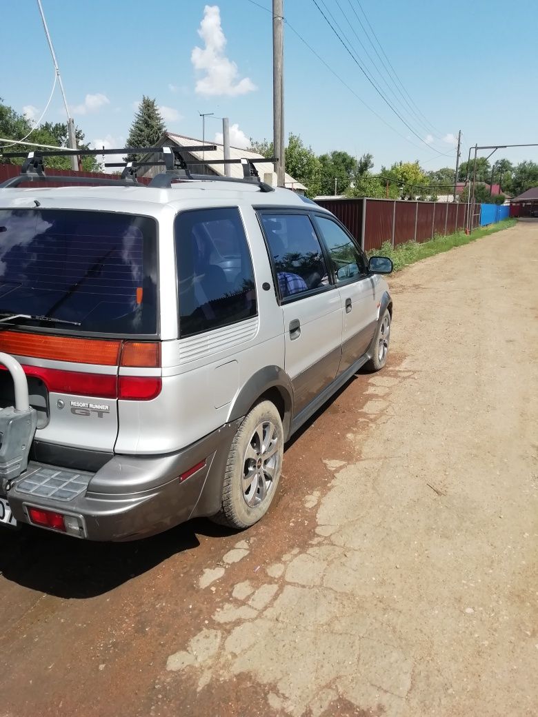 Митсубиси Шариот