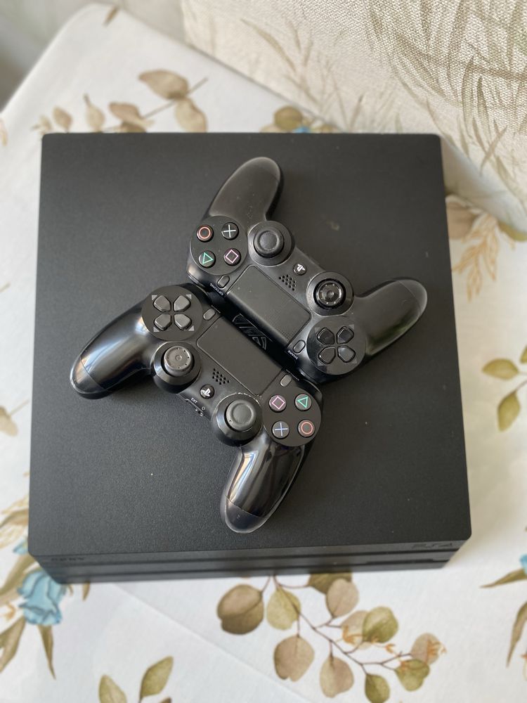 Ps 4 Pro (Срок:3 Года) 2 джойстика