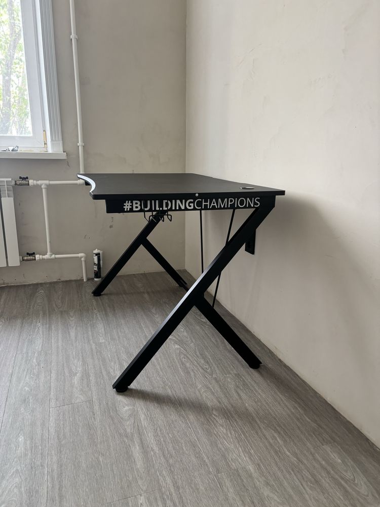 Игровой компьютерный стол