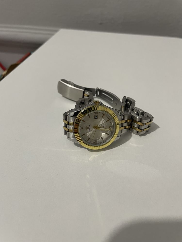 Продам часы женские