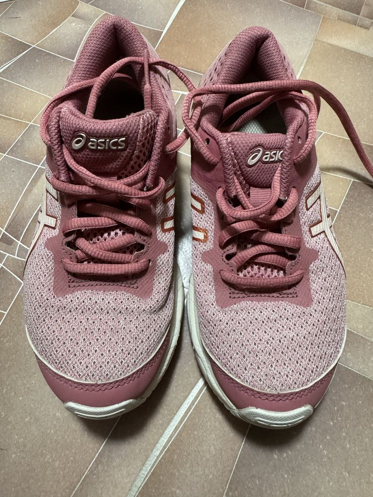 Продам кросовки на девочку ASICS