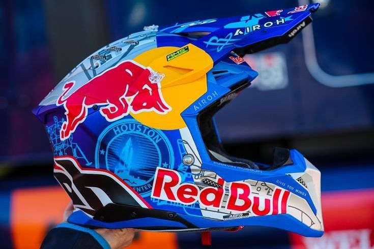 Шлем Redbull каска