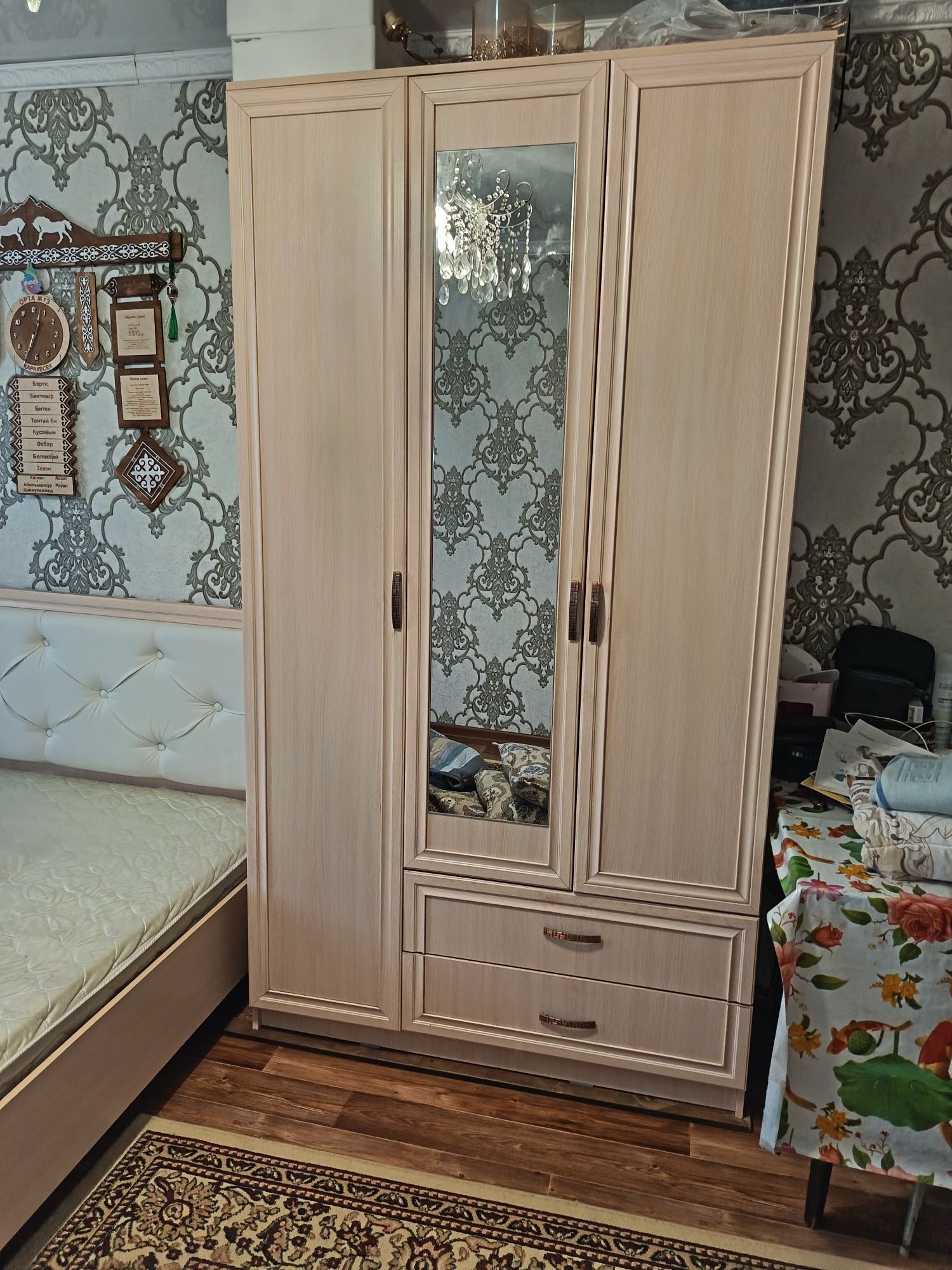Продаю спальный гарнитура