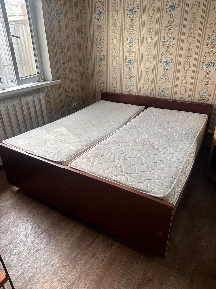 Кровать, стол журнальный, стенка