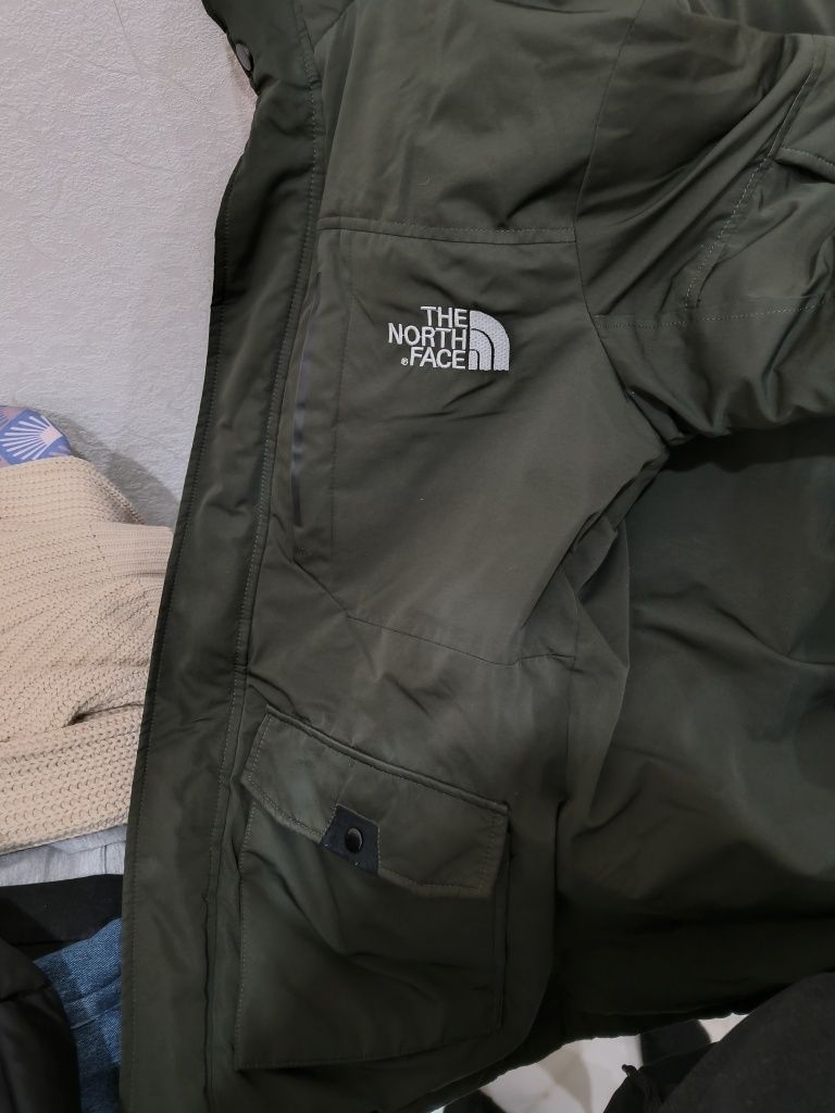 Продам тёплую зимную куртку tnf 50 размер