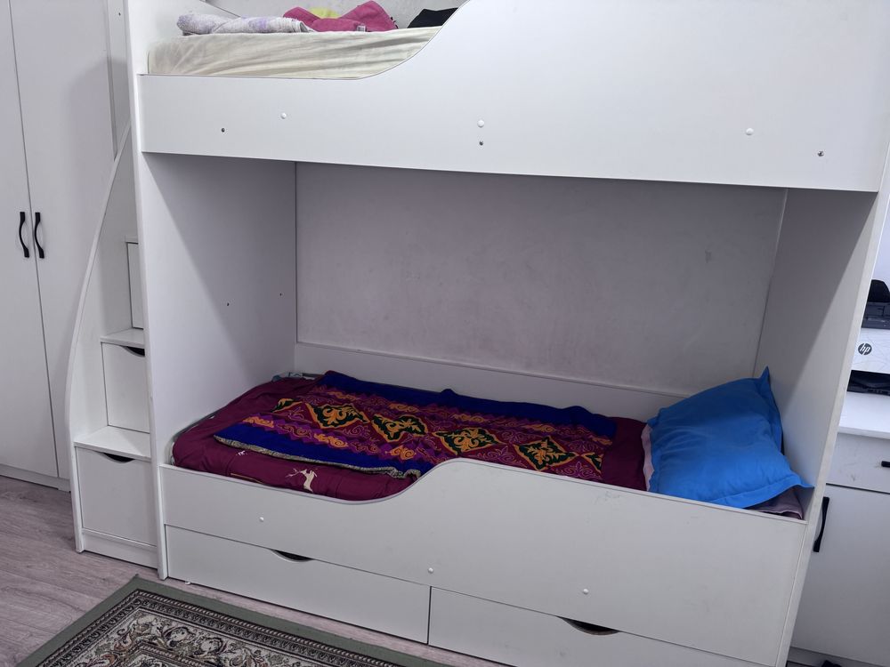 Продам белый детский гарнитур