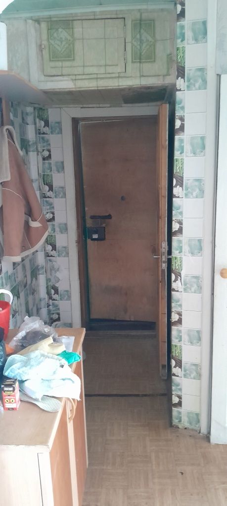 Продам 2-ух комнатную квартиру г.Аксу  улица Строителей 18 п4 этаж 2