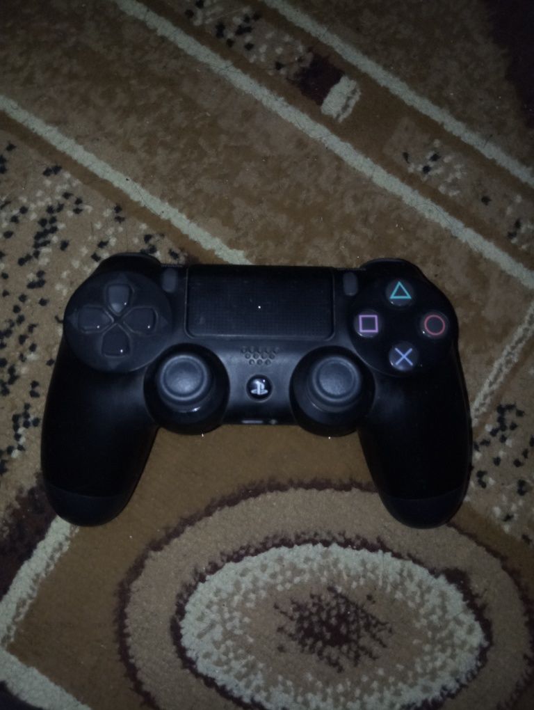 Продам ps4 причина продажи не пользуюсь,