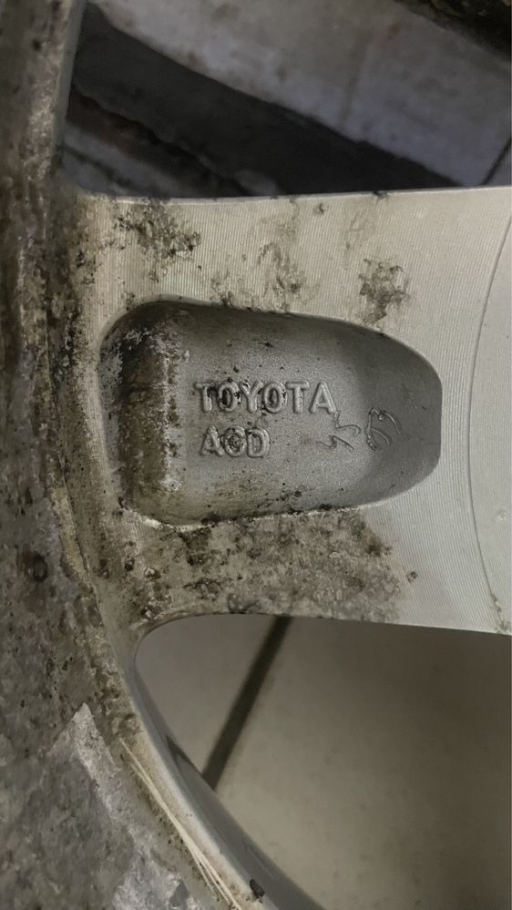 Колеса на 17 тойта оригинал 215/55/17