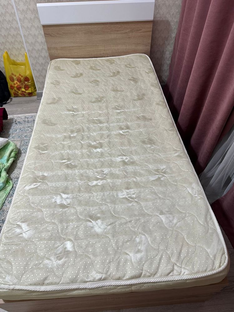 Продам односпальную кровать