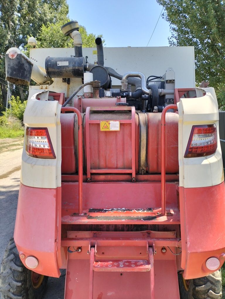 Продам комбайн в хорошем состояние