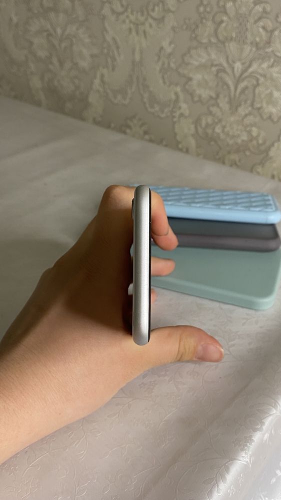 iPhone se 2020 64 гб «СРОЧНО ПРОДАМ»