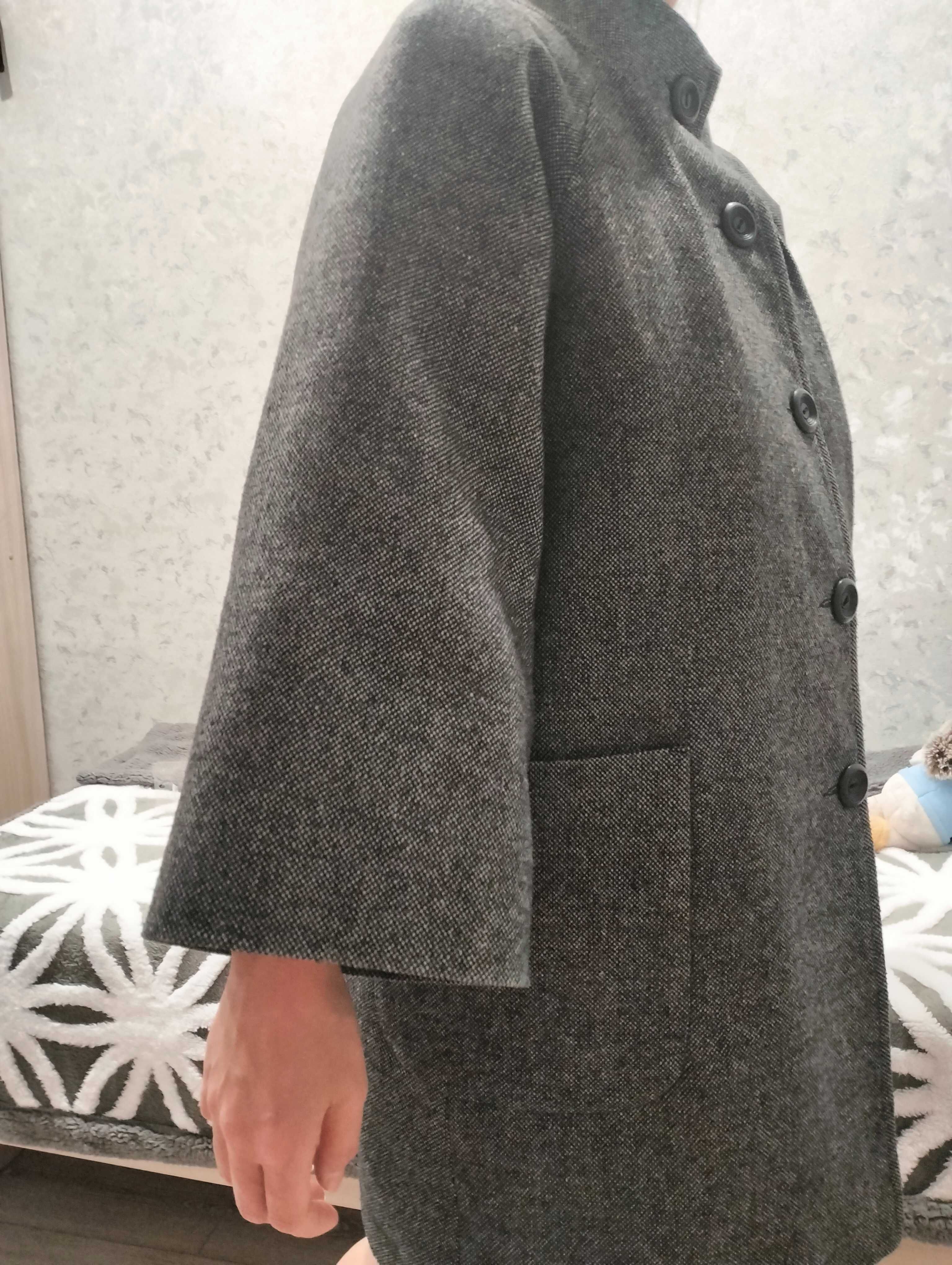 Продам пальто и платья  демисезонное