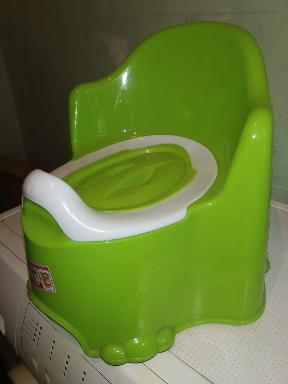 Продам детский горшок.