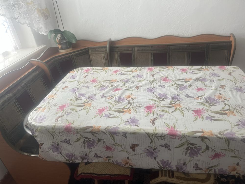 Срочно!Продам кухонный стол(уголок)
