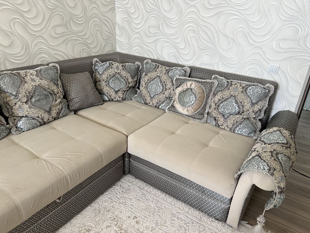 Продам диван для гостиной