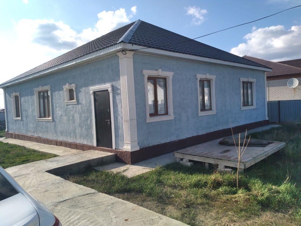 Махамбет ауданында жаңадан салынып біткен уй, дом.