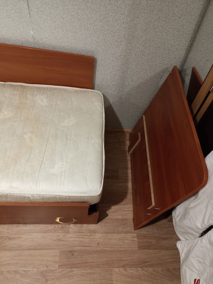 Продам кровати 2штуки