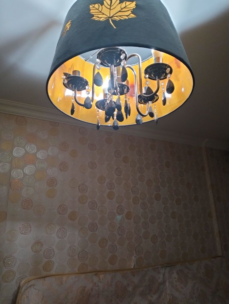 Люстра голубая снаружи