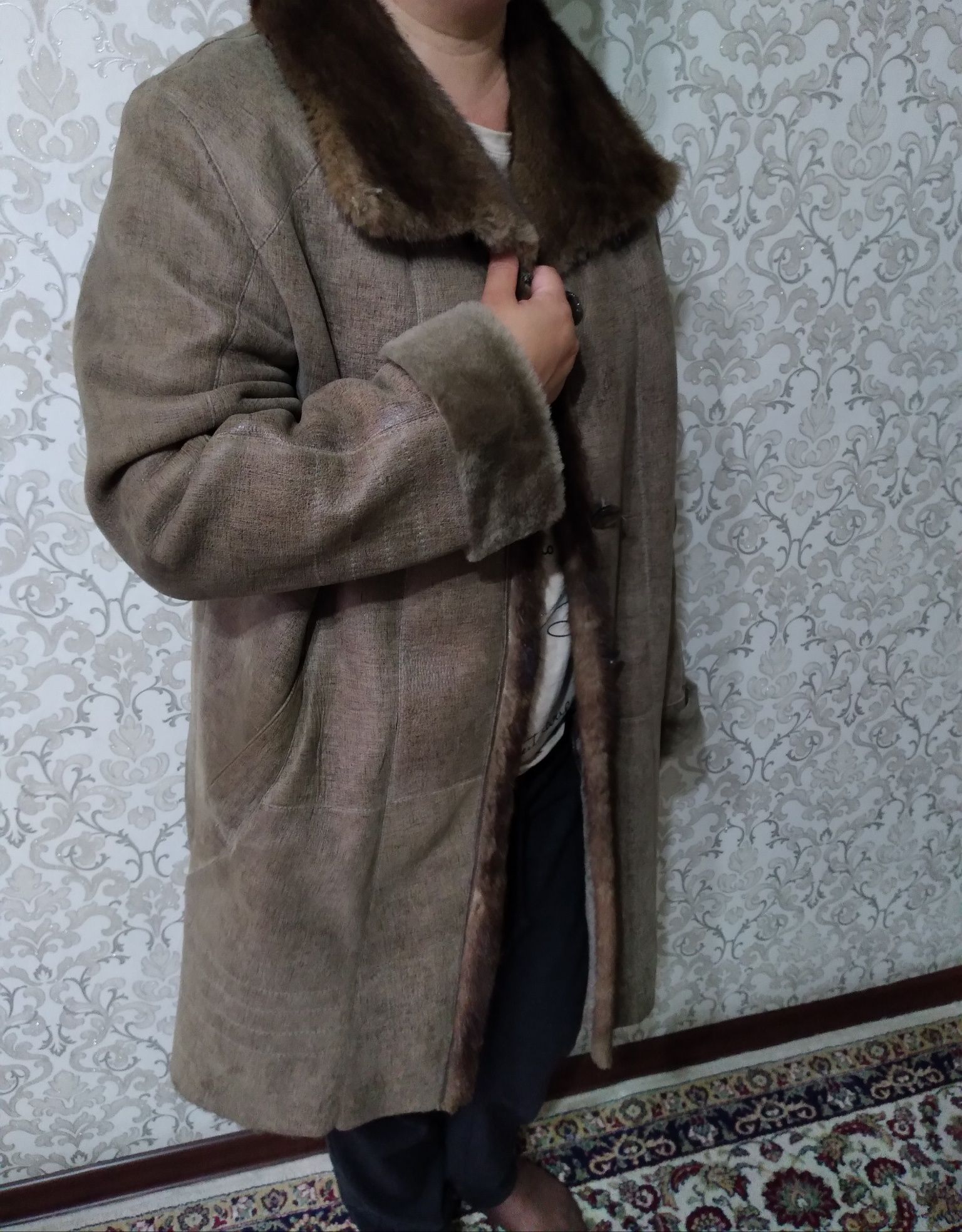 Тёплая женская дубленка