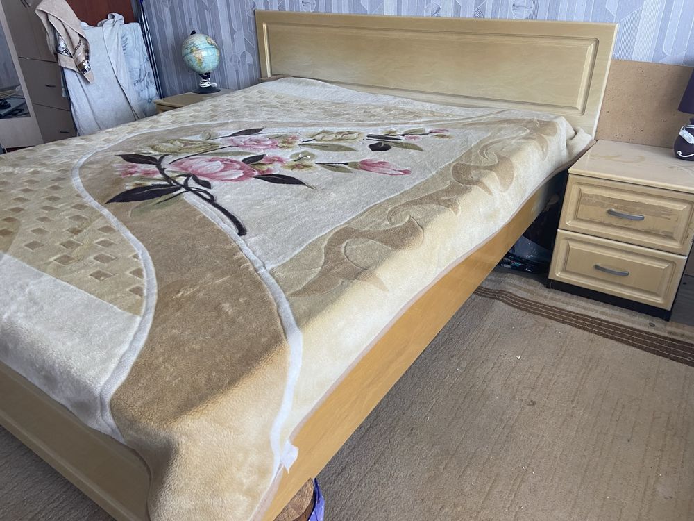 Продается спальный гарнитур