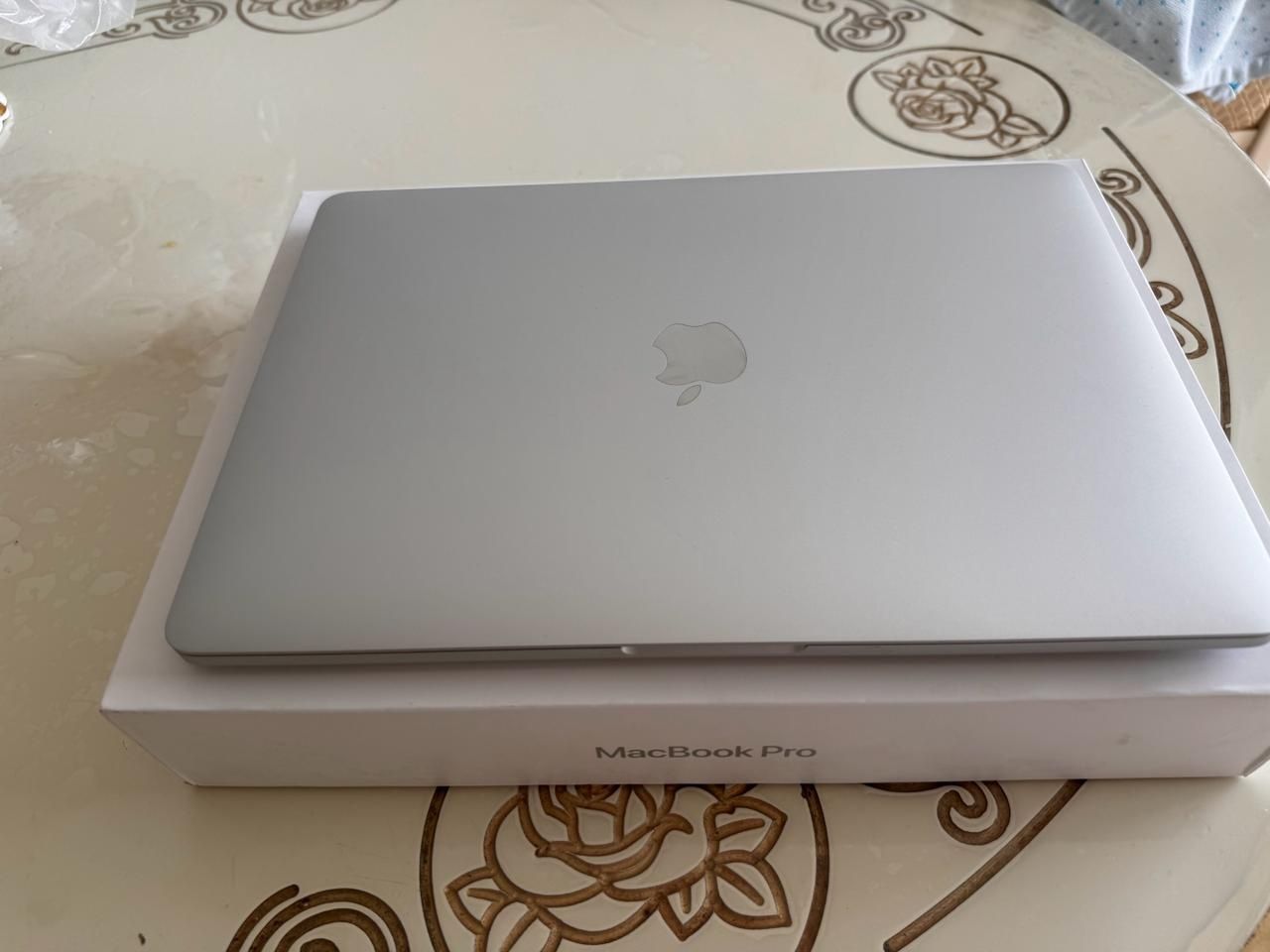 Продам срочно macbook pro 13 можно через Ред, можно раскрочка,
