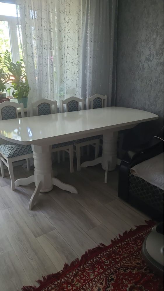Продам обеденный стол