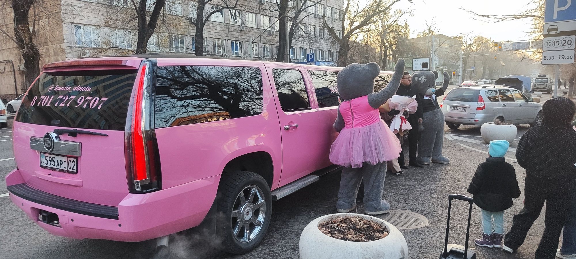 Лимузин розовый аренда
