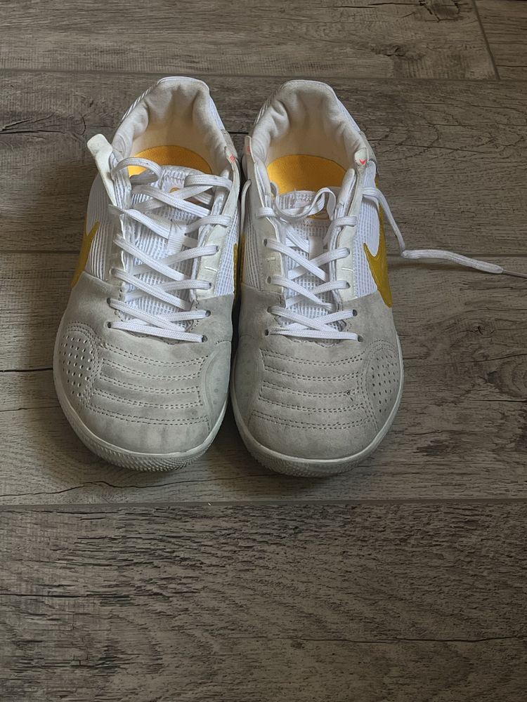 Продам зальники nike белые