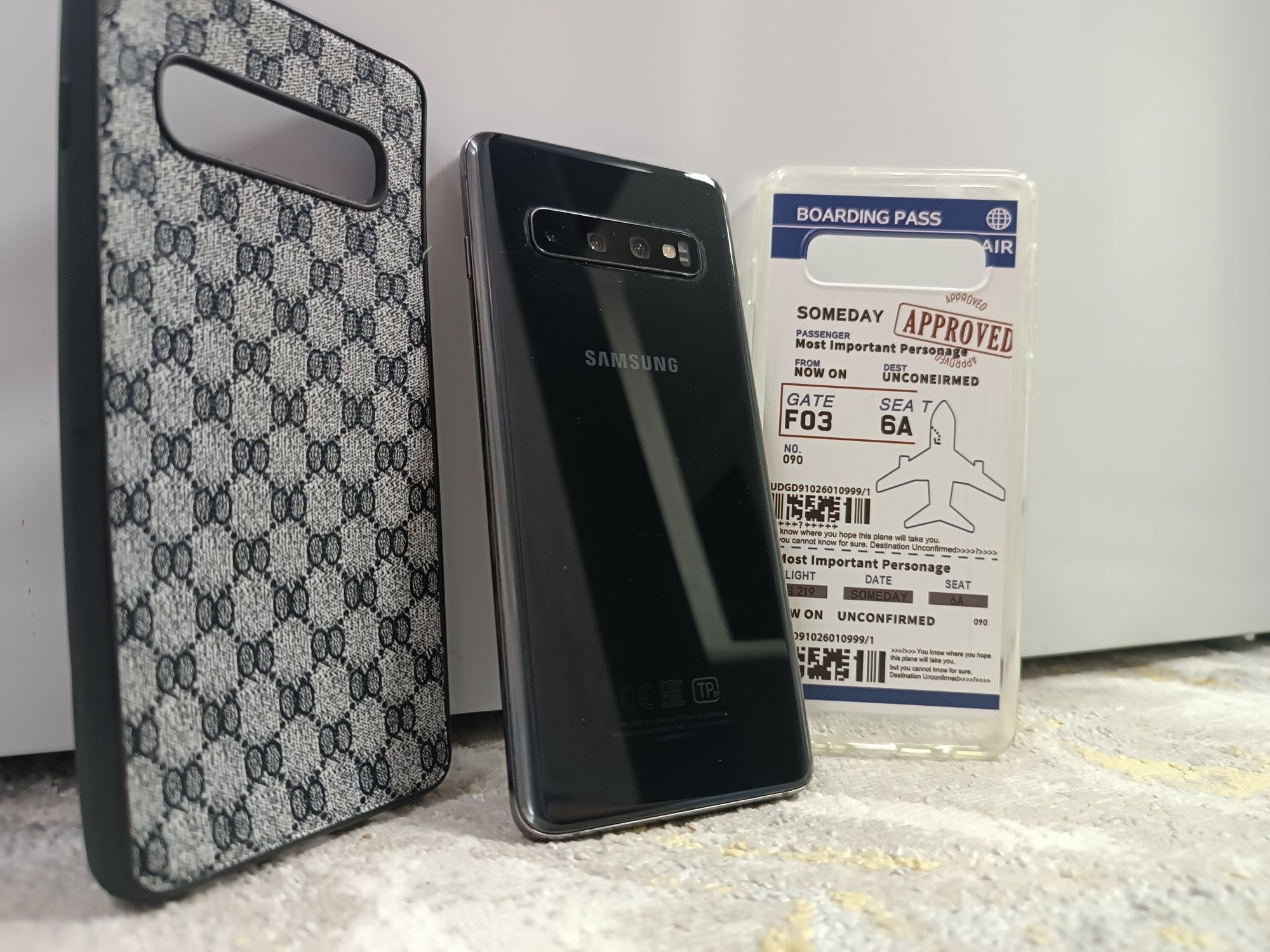 Samsung S10 / 128GB в идеальном состоянии.