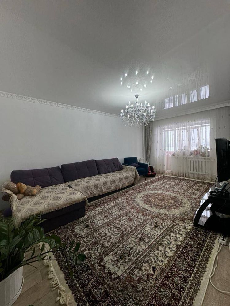 Продам квартиру трехкомнатную